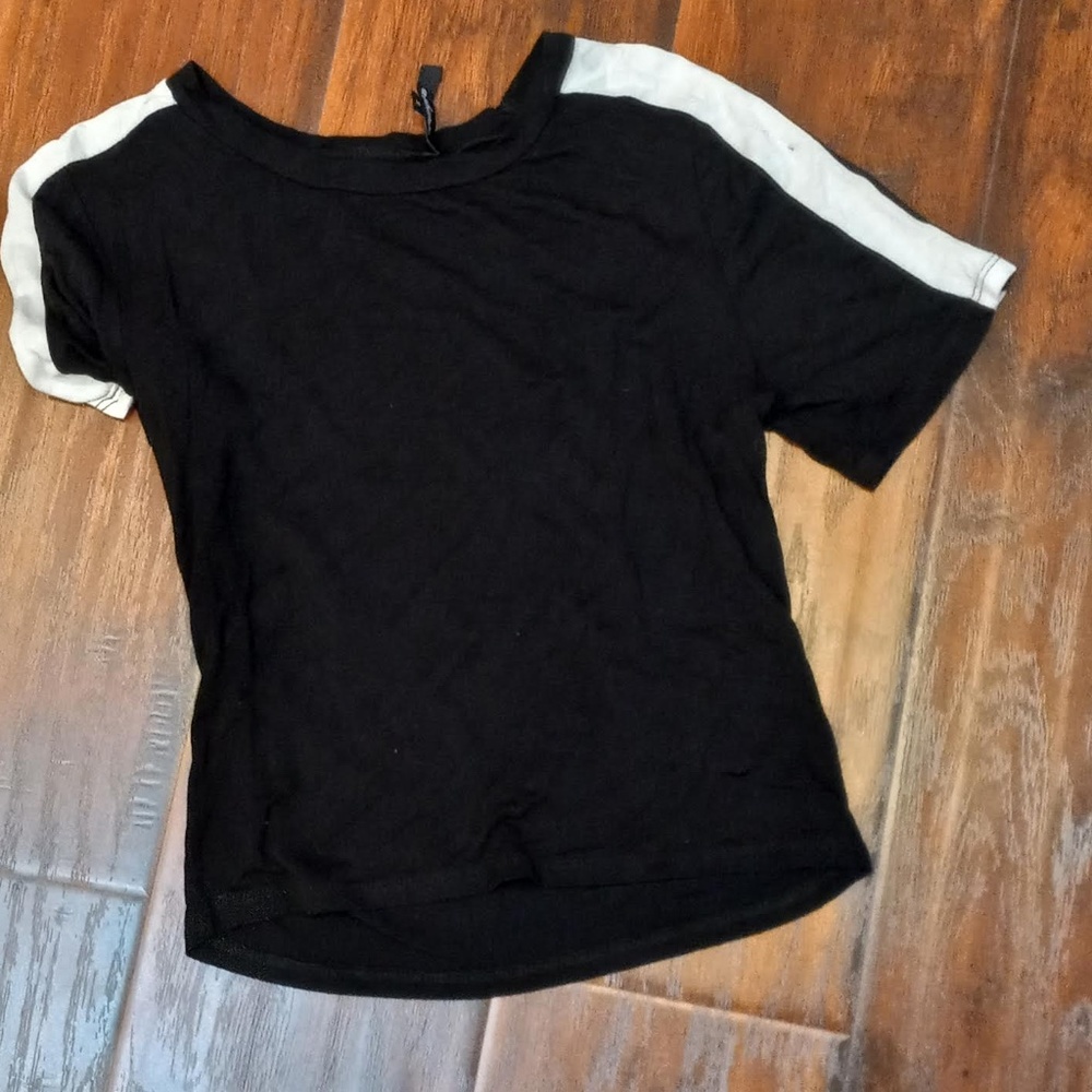 NEVER WORE black stripped t-shirt